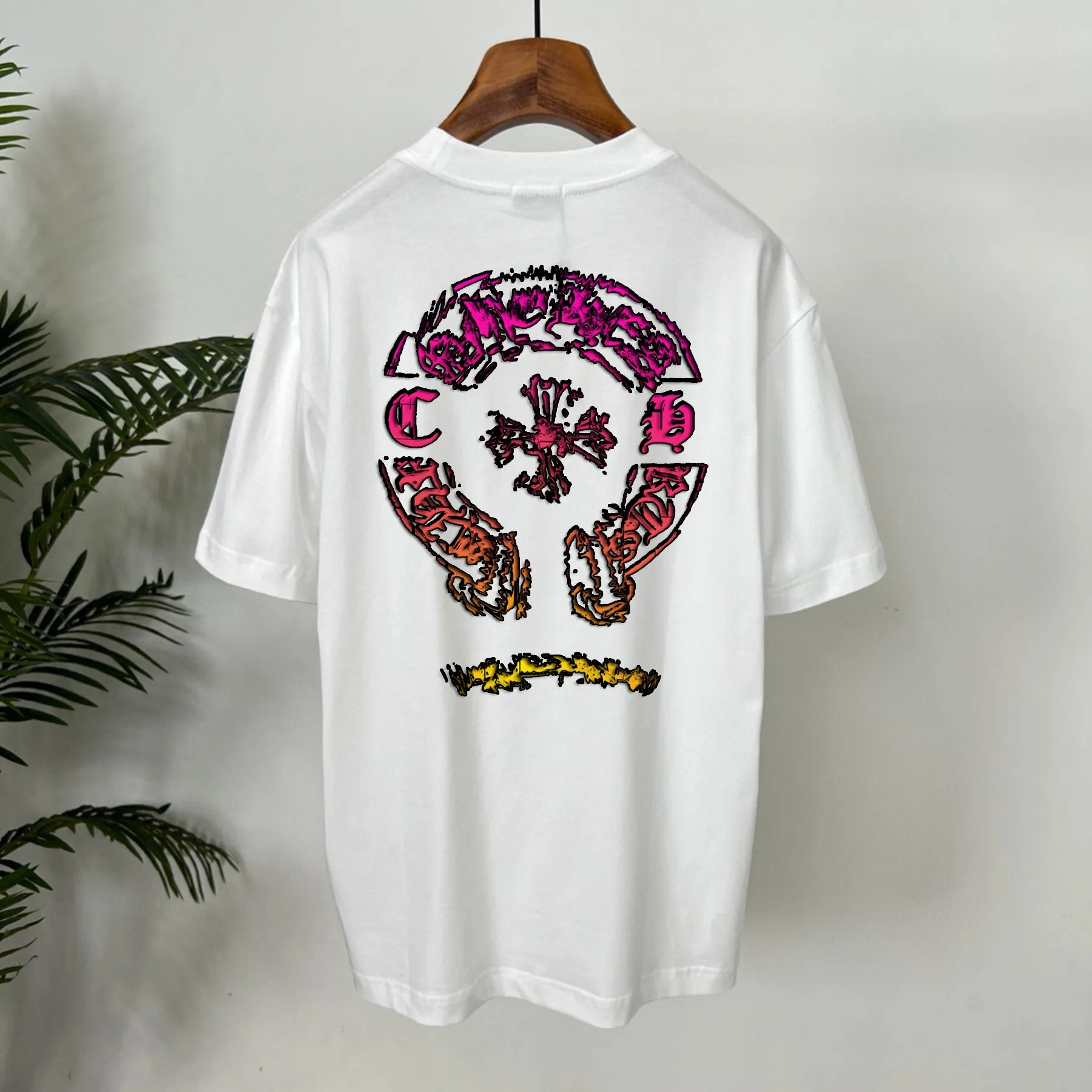 🅿️190 Chrome Hearts Chrome Hearts printed round neck short-sleeved T-shirt. 1:1 paired fabric. 250g terry high weight 100% pure cotton. Pre-shrunk 1×1 double yarn will not deform for a lifetime. Same style for men and women. Official website details are consistent. Horseshoe prints and smoke letter logo letter printing. Complete three standards. Moisture-proof paper. Distinguish market currency. Feel free to compare. OS version. Can wear up to 200 pounds without pressure. The upper body is comfortable and stylish. Color: black, white, Size: s-xxl